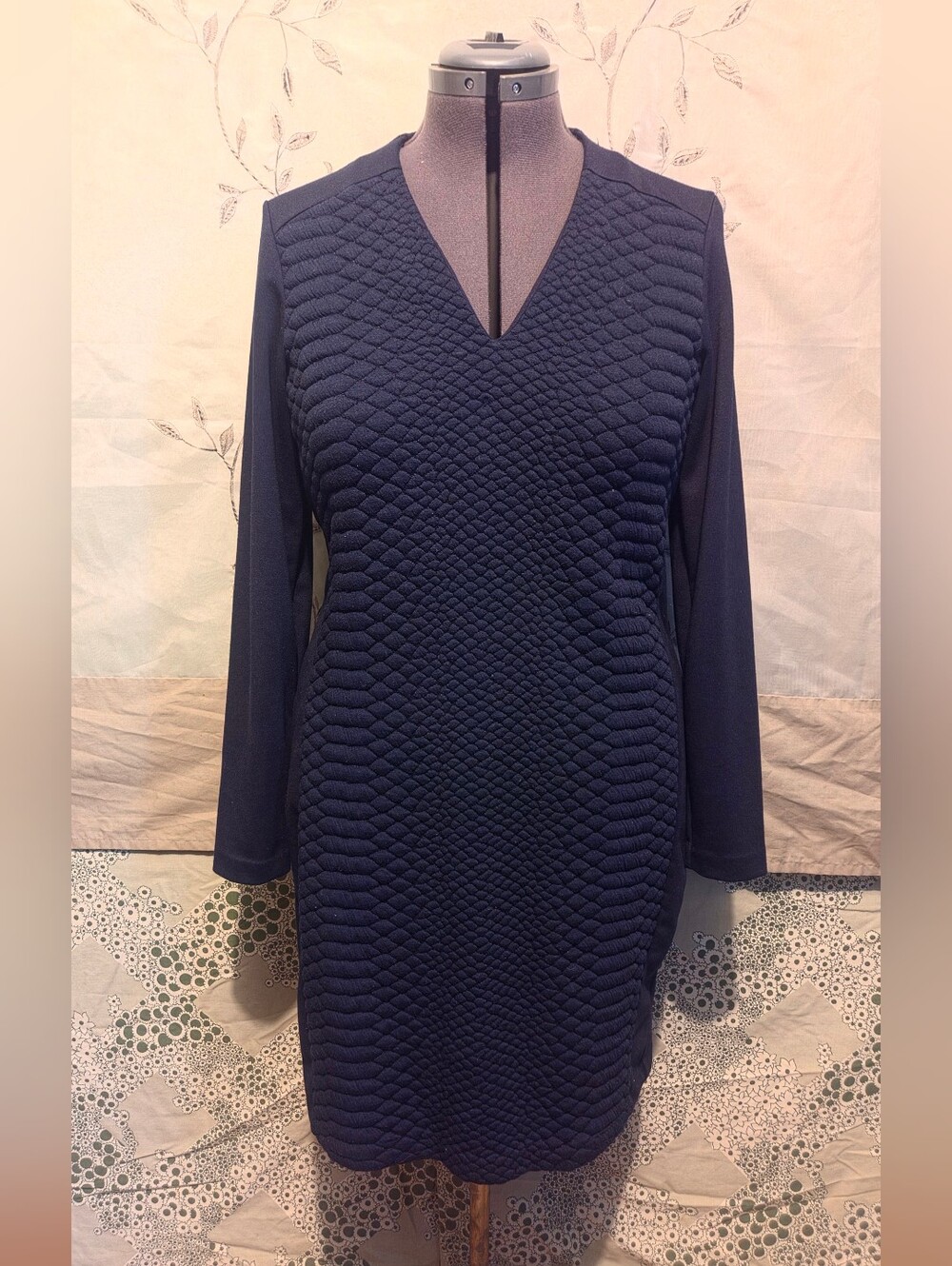 XL V-Neck Textured Knit Dress in Navy